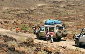 Loin, les Collines ????